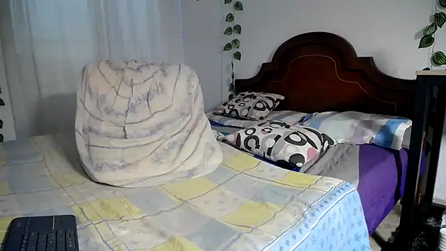 ivonne  hott1 online show from 9, 9, 2025