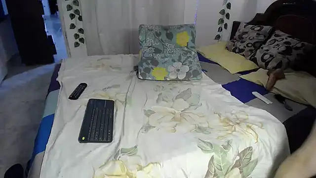 Snapshot of ivonne__hott1 chatting on 17, 6, 2026 ivonne hott1 online show from 17, 6, 2026