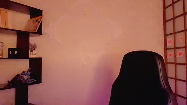 KateCuddle online show from 14, 2, 2025