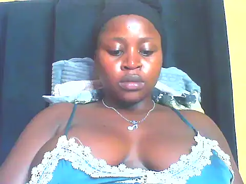 Snapshot of EboniesBelle chatting on 7, 5, 2026 EboniesBelle online show from 7, 5, 2026