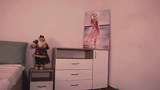 Misslullu online show from 4, 12, 2025