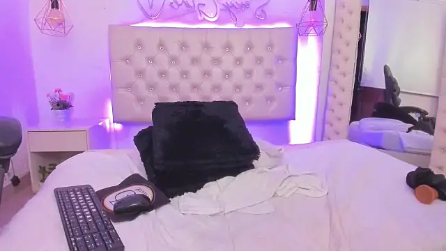 Snapshot of xiomara__cortes chatting on 28, 2, 2025 xiomara cortes online show from 28, 2, 2025