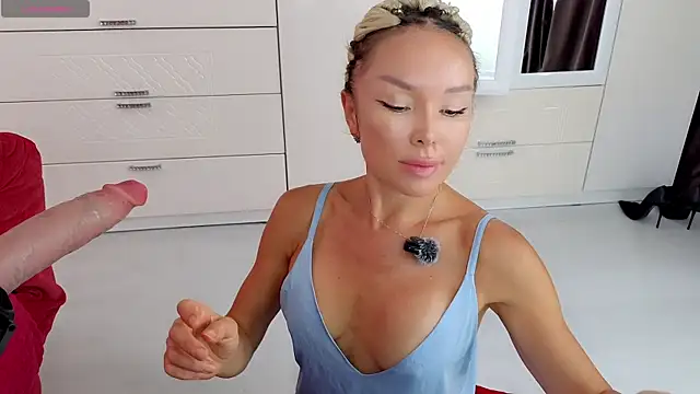 WhiteBunny online show from 7, 7, 2026
