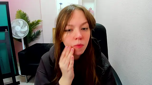 Persephoni online show from 2, 3, 2025