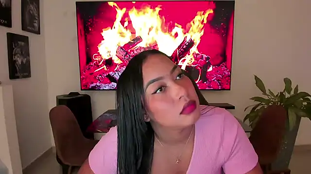 Snapshot of brunetenikole02 chatting on 25, 10, 2025 brunetenikole02 online show from 25, 10, 2025