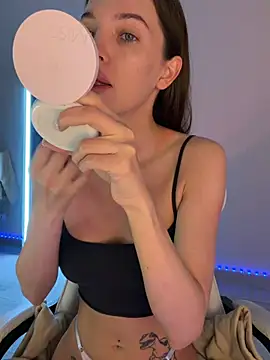 julia fly online show from 8, 4, 2026