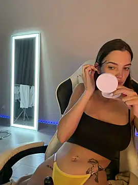 julia fly online show from 22, 5, 2026