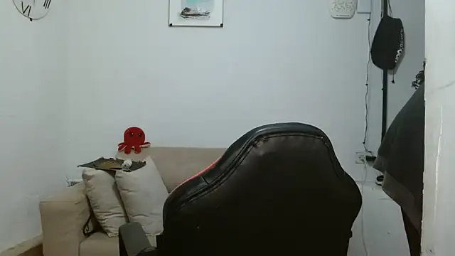 angelamarie1 online show from 4, 7, 2026