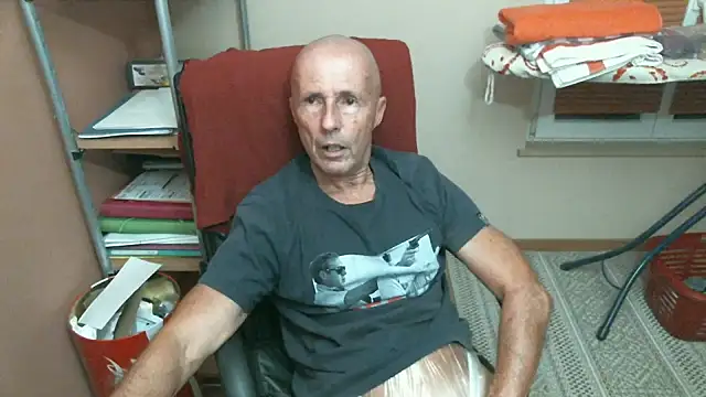 Snapshot of olibrius71 chatting on 3, 12, 2025 olibrius71 online show from 3, 12, 2025