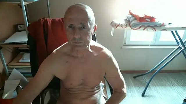 Snapshot of olibrius71 chatting on 23, 3, 2026 olibrius71 online show from 23, 3, 2026