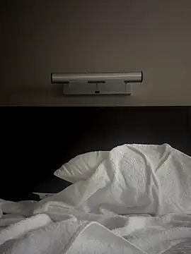 Snapshot of versetopcouple chatting on 17, 12, 2025 versetopcouple online show from 17, 12, 2025