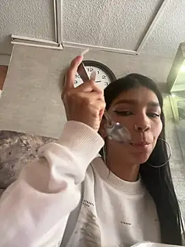 LauraAristizabal online show from 25, 1, 2025