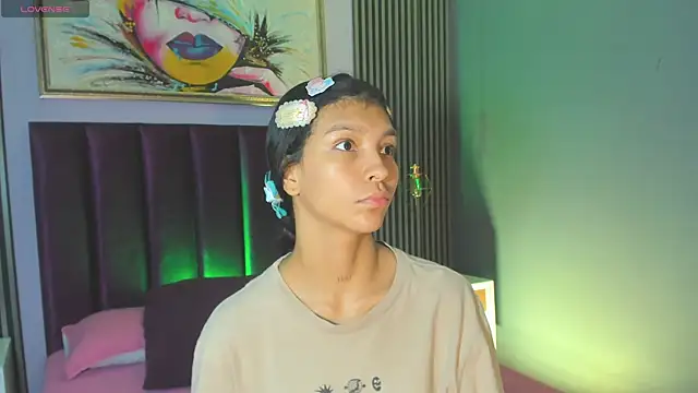 LauraAristizabal online show from 24, 10, 2025