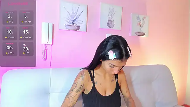 LauraAristizabal online show from 11, 11, 2025