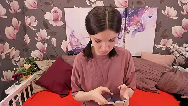 Snapshot of MelaniGrand chatting on 19, 2, 2025 MelaniGrand online show from 19, 2, 2025