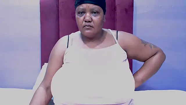 Snapshot of GiantTittts chatting on 7, 11, 2025 GiantTittts online show from 7, 11, 2025