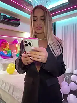 KirstieVegas online show from 23, 1, 2025