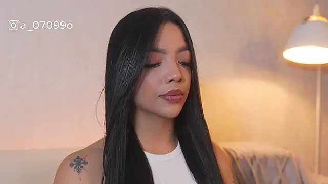 sarah hiill online show from 17, 12, 2025