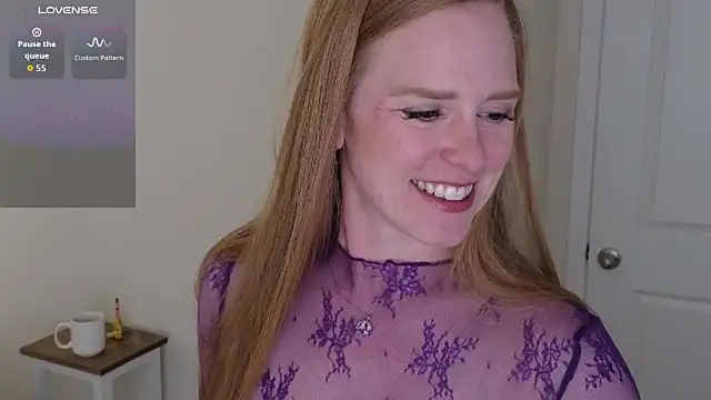 Snapshot of CharlotteDoe chatting on 5, 10, 2025 CharlotteDoe online show from 5, 10, 2025
