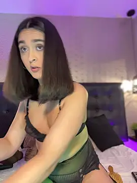 Snapshot of MiahWindsor chatting on 7, 6, 2026 MiahWindsor online show from 7, 6, 2026
