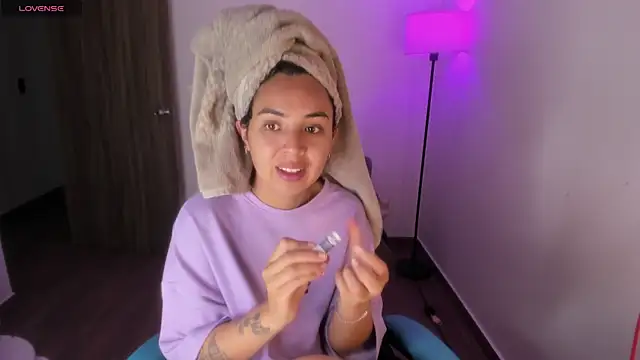 Miss Nicole online show from 17, 12, 2025