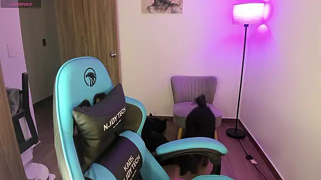 Miss Nicole online show from 13, 3, 2026