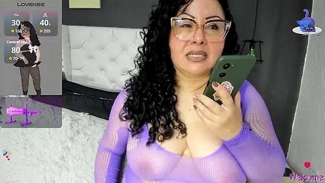 hazel milf online show from 21, 11, 2025