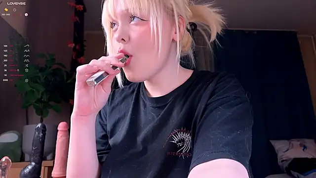 Snapshot of LisaLaas chatting on 13, 12, 2025 LisaLaas online show from 13, 12, 2025