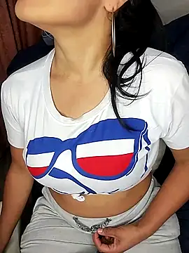 zhayra rose online show from 6, 3, 2025