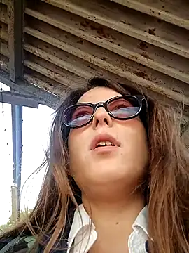 Snapshot of dolcehelena993 chatting on 18, 10, 2025 dolcehelena993 online show from 18, 10, 2025