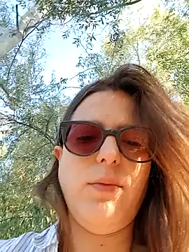 Snapshot of dolcehelena993 chatting on 19, 10, 2025 dolcehelena993 online show from 19, 10, 2025