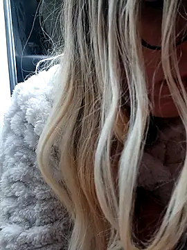 Snapshot of dolcehelena993 chatting on 15, 11, 2025 dolcehelena993 online show from 15, 11, 2025