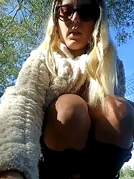 Snapshot of dolcehelena993 chatting on 20, 11, 2025 dolcehelena993 online show from 20, 11, 2025