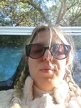 Snapshot of dolcehelena993 chatting on 23, 11, 2025 dolcehelena993 online show from 23, 11, 2025