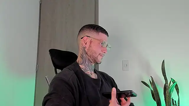  jamesleandros1 online show from 28, 2, 2026