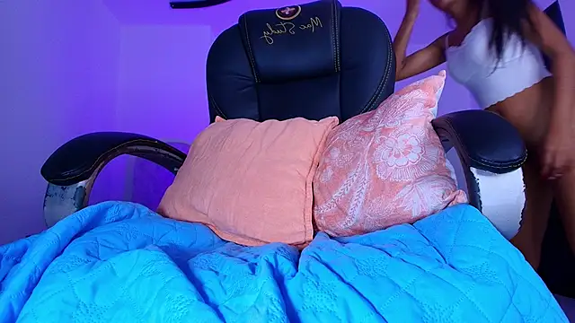Snapshot of naomi_kyse chatting on 22, 5, 2026 naomi kyse online show from 22, 5, 2026