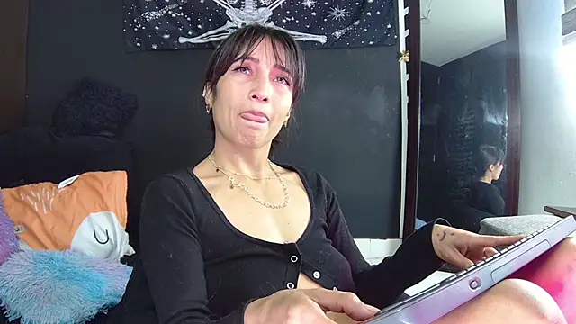 EvangelineCors online show from 7, 11, 2025