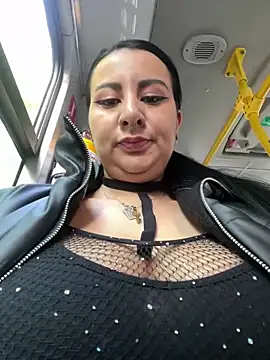 Abril Luv online show from 28, 2, 2025