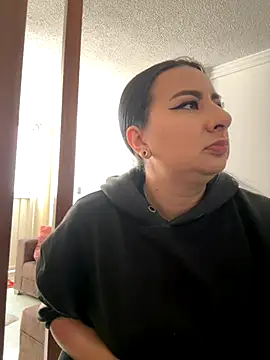 Abril Luv online show from 27, 11, 2025