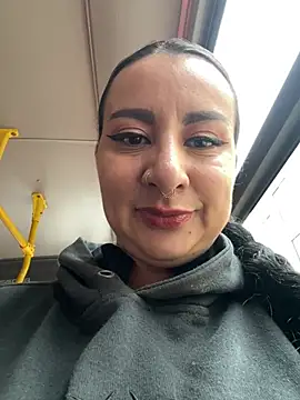 Abril Luv online show from 24, 2, 2026