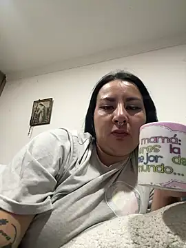 Snapshot of Abril_Luv chatting on 1, 7, 2026 Abril Luv online show from 1, 7, 2026