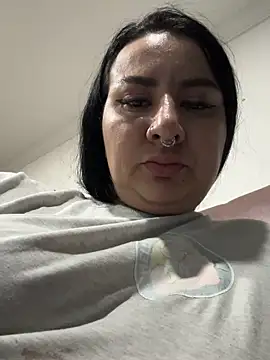Snapshot of Abril_Luv chatting on 2, 7, 2026 Abril Luv online show from 2, 7, 2026