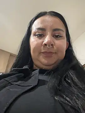 Snapshot of Abril_Luv chatting on 4, 7, 2026 Abril Luv online show from 4, 7, 2026