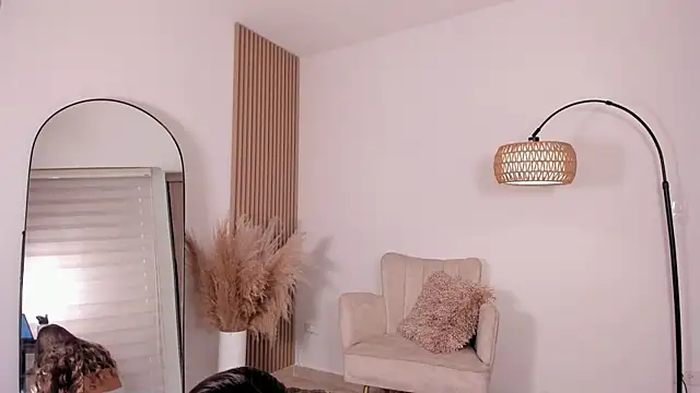 wandathompson  online show from 7, 3, 2025