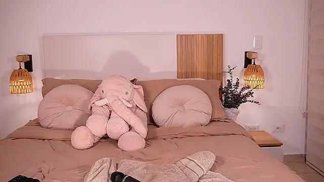 Snapshot of wandathompson_ chatting on 16, 2, 2026 wandathompson online show from 16, 2, 2026