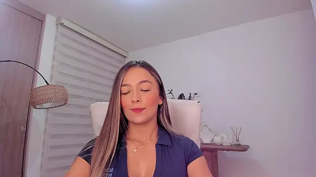 Snapshot of wandathompson_ chatting on 10, 4, 2026 wandathompson online show from 10, 4, 2026