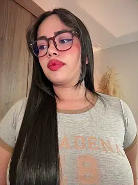 Snapshot of andra_rose chatting on 17, 7, 2026 andra rose online show from 17, 7, 2026