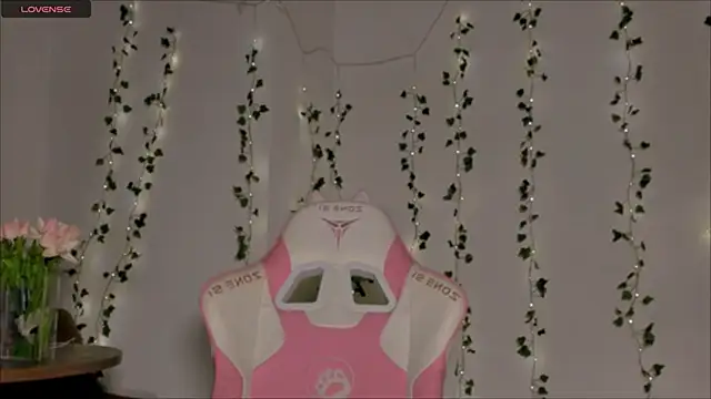 Snapshot of Amelia_Lein chatting on 1, 12, 2025 Amelia Lein online show from 1, 12, 2025