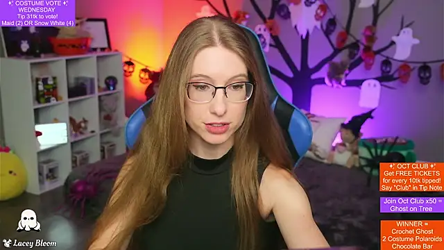 TheLaceyBloom online show from 22, 10, 2025