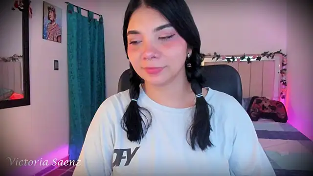 Snapshot of victoriaasaenz_ chatting on 17, 12, 2025 victoriaasaenz online show from 17, 12, 2025